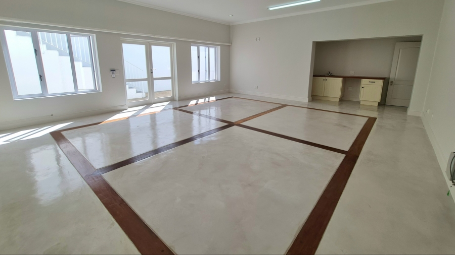 7 Bedroom Property for Sale in Whale Rock Western Cape